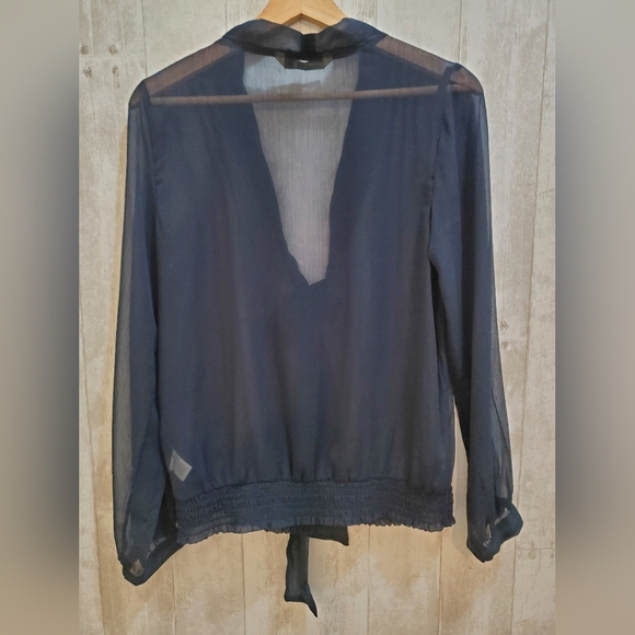 💚5/$25 NWT Sheer Dark Navy Blue Tie-Front Long Sleeve Blouse Size Medium - Picture 5 of 8